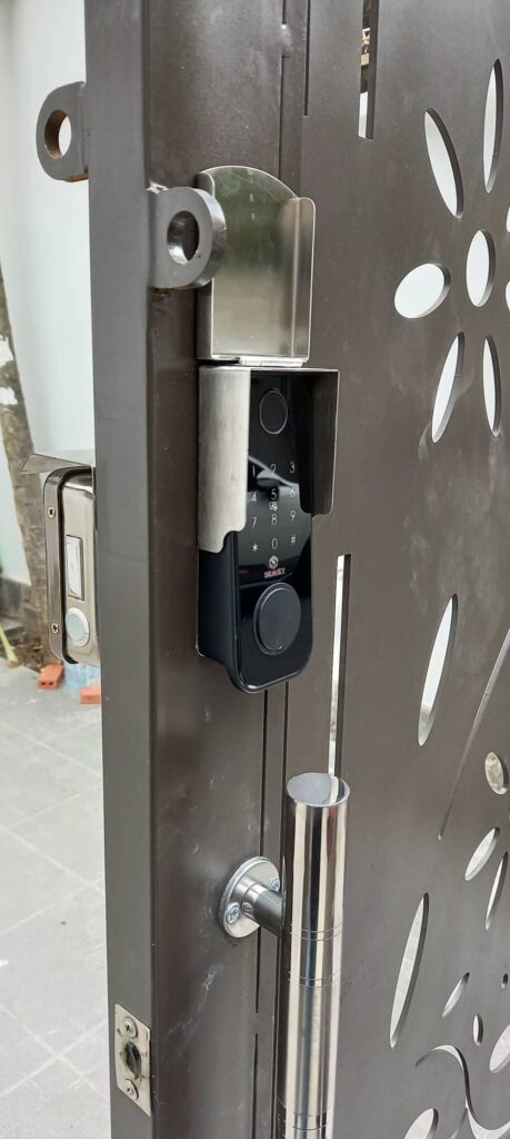 khóa cổng vân tay seakey c26b