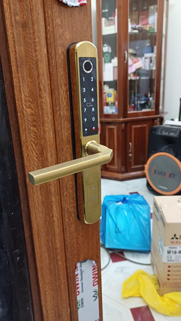 Khóa vân tay cửa nhôm Laffer xf19 màu vàng