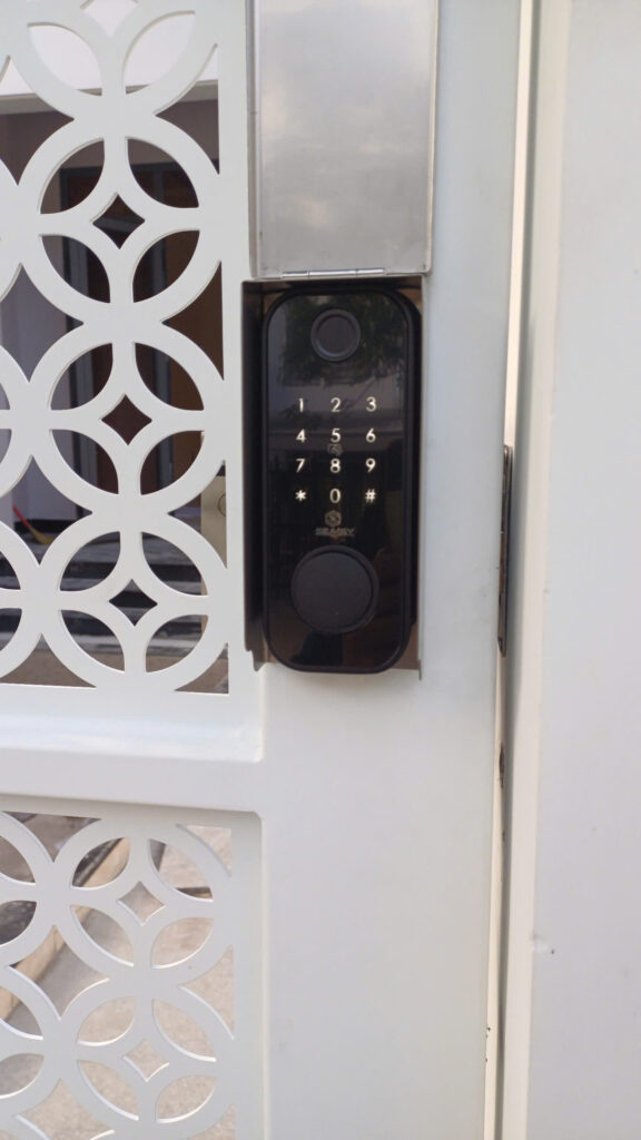 Sửa khóa vân tay Seakey tại nhà Hồ Chí Minh.