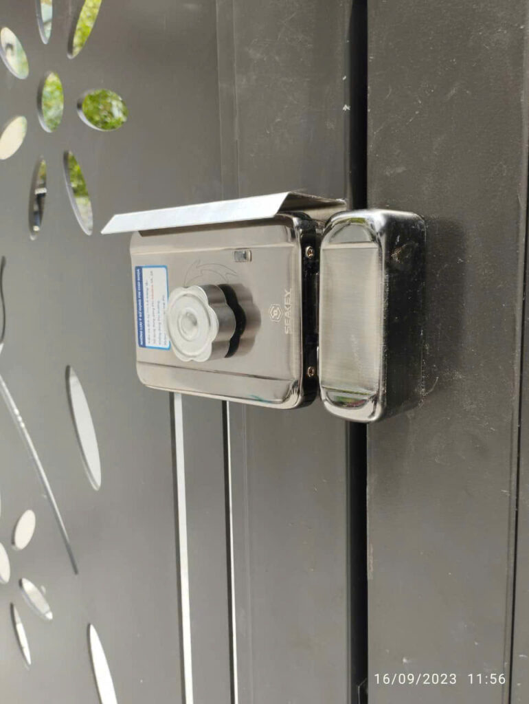 khóa cổng vân tay seakey c26b