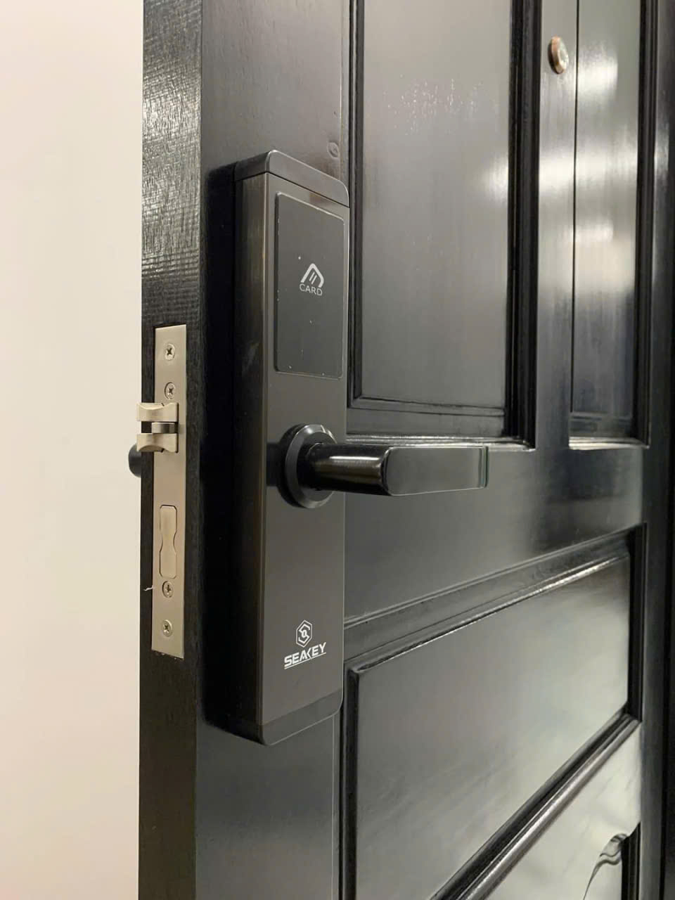 khóa thẻ từ khách sạn cửa gỗ giá rẻ SEAKEY H20M