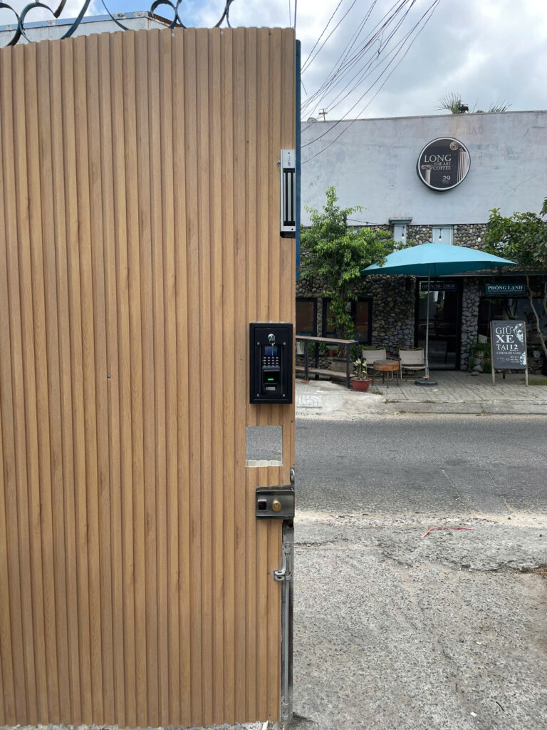 Lắp đặt khóa vân tay nhà trọ cho khách tại Tô Vĩnh DIện,Thủ Đức
