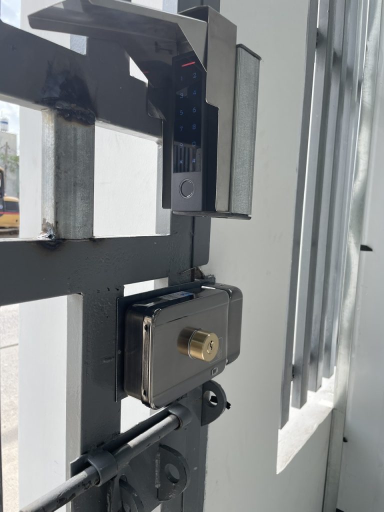 Khóa Vân Tay Nhà Trọ Tuya CF3