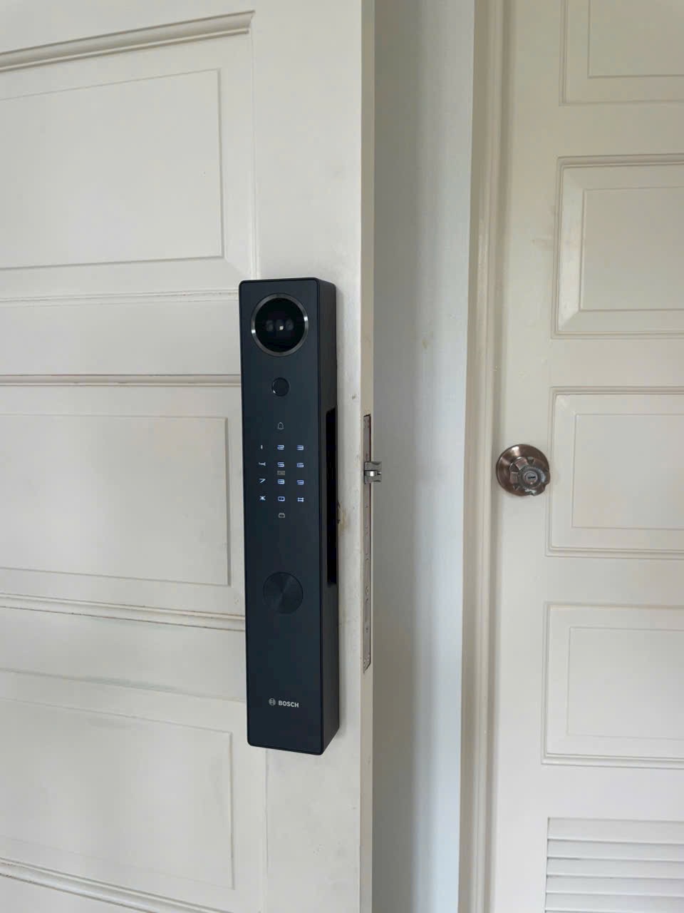 Khóa Nhận Diện Khuôn Mặt Bosch FU30 Plus