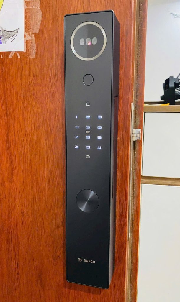 Khóa Nhận Diện Khuôn Mặt Bosch FU30 Plus
